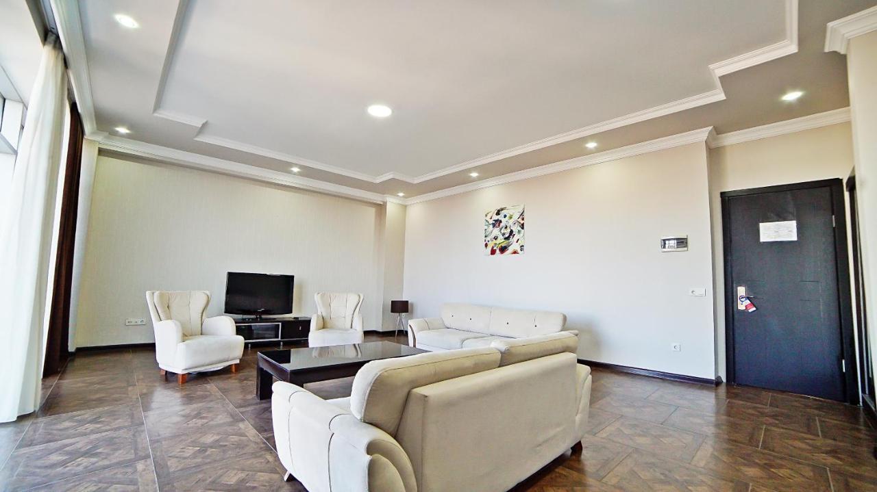 Mardi Plaza Hotel Batumi Ngoại thất bức ảnh